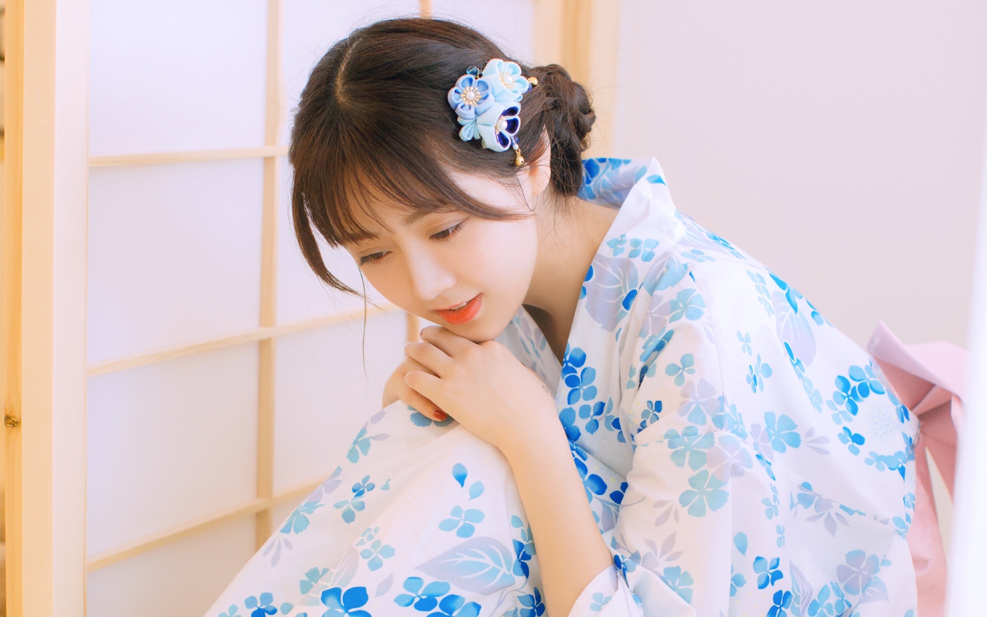 楚楚动人的清秀美女