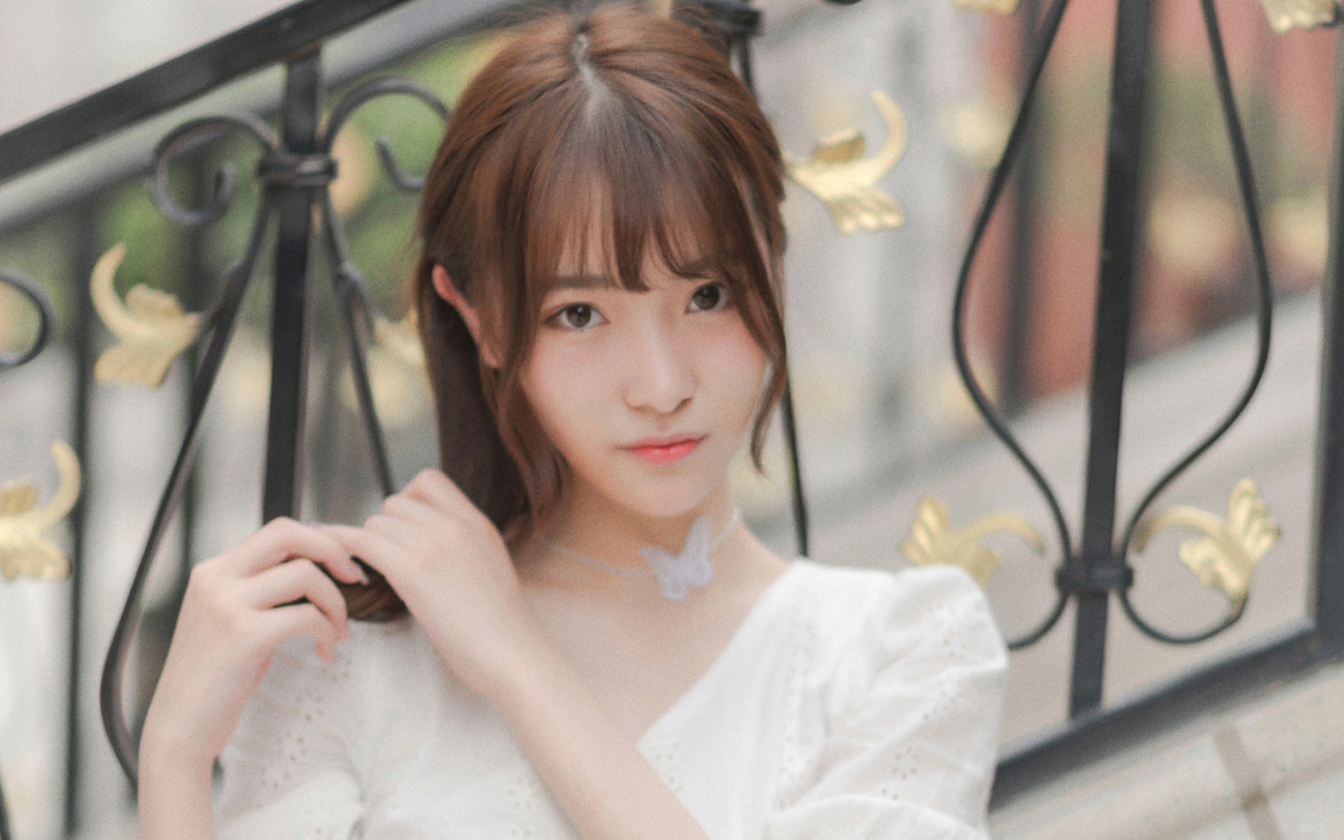 肌肤如雪的少女