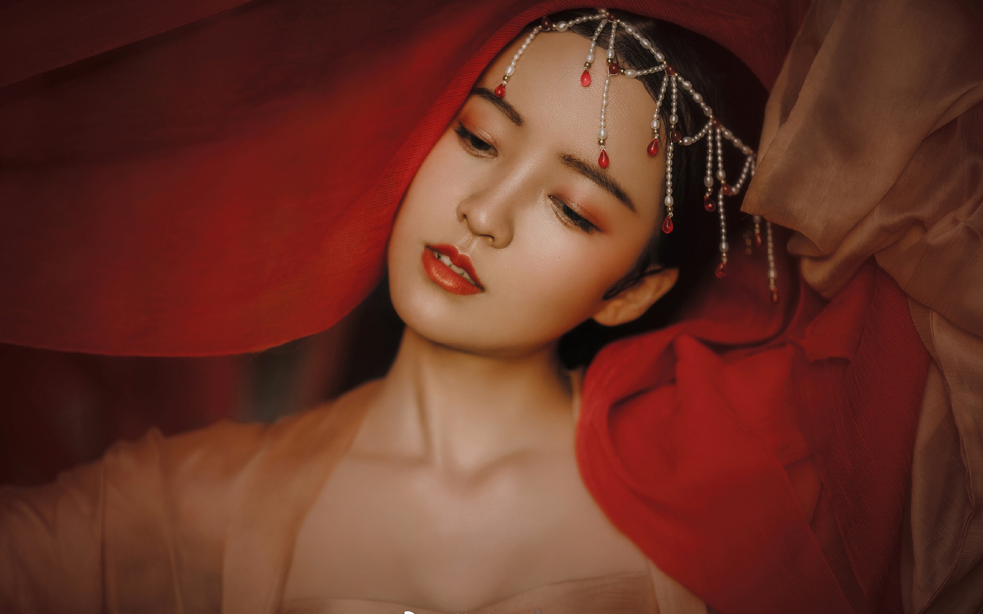 明艳动人的古装美女写真