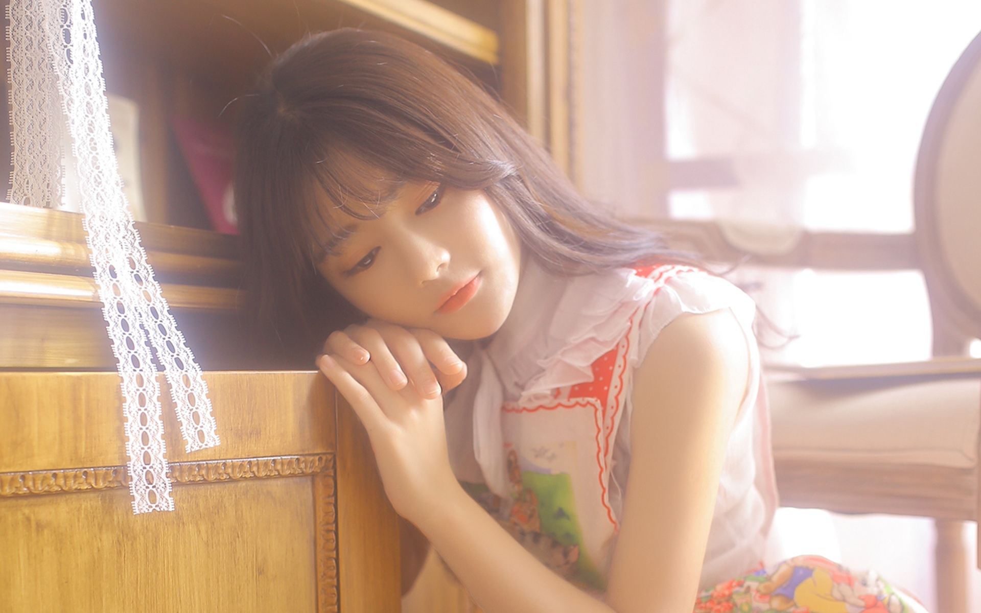 暖色调少女制服居家迷人写真