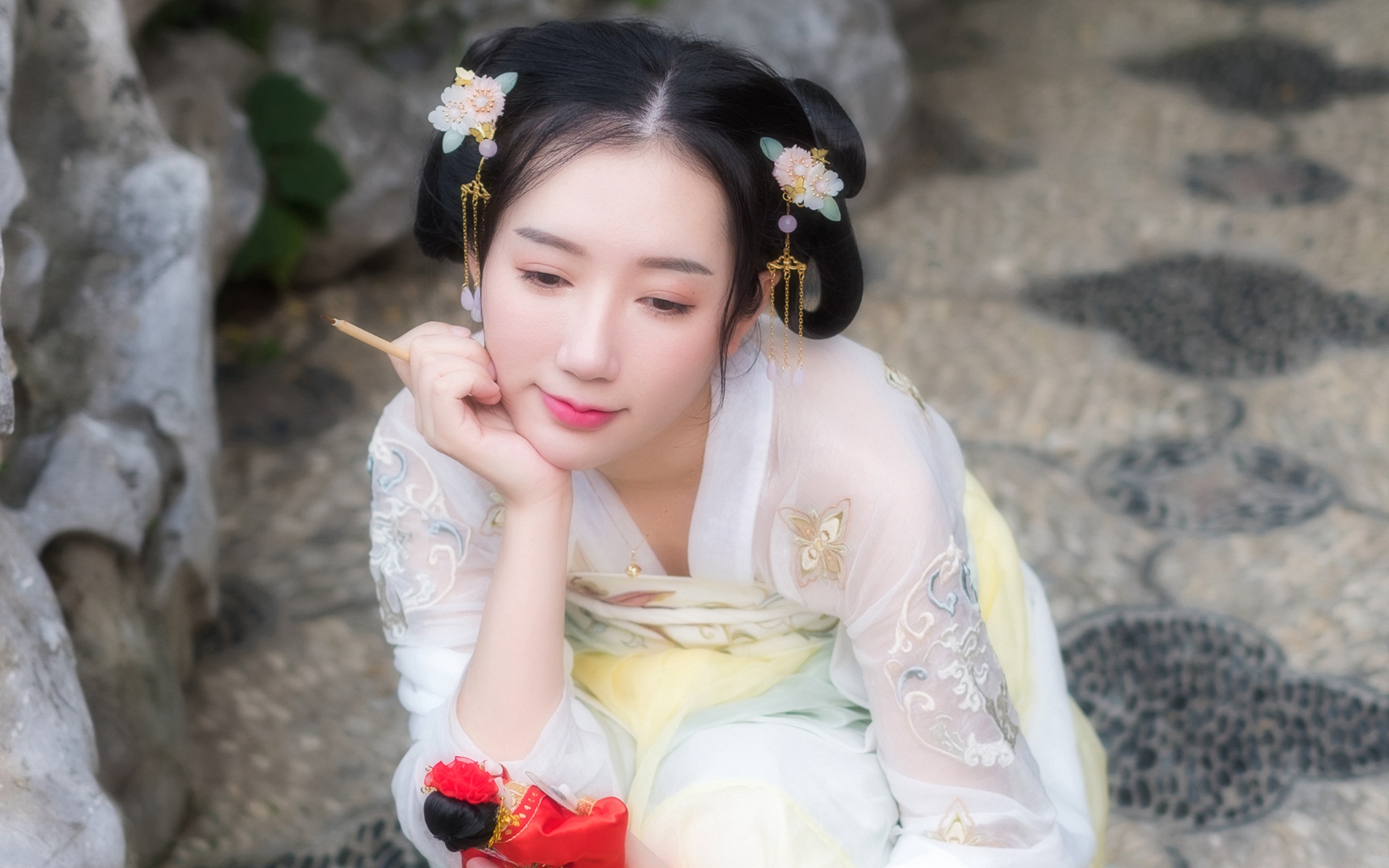 穿汉服的姑娘美得像抒情诗