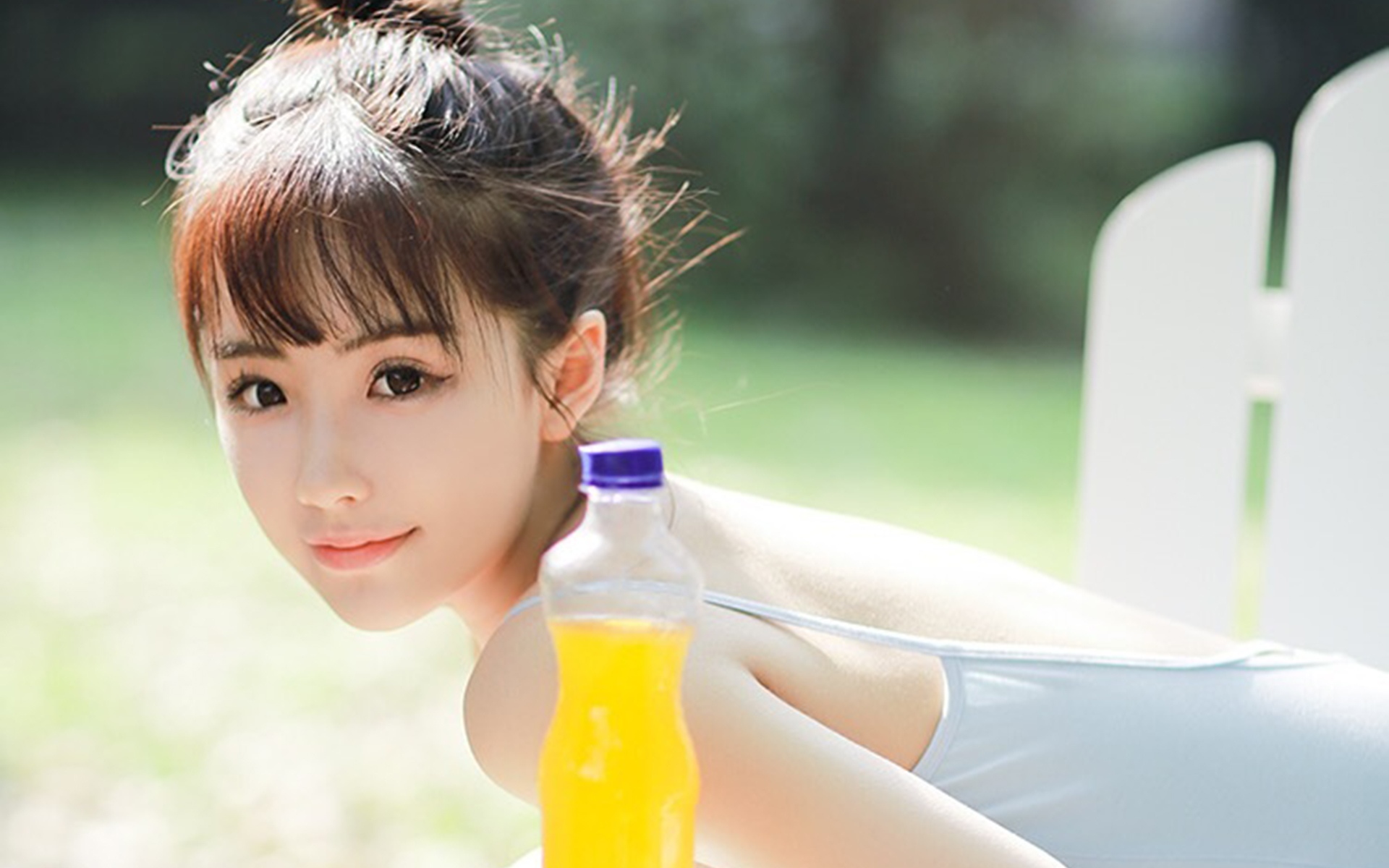 呆萌大眼妹子清凉写真