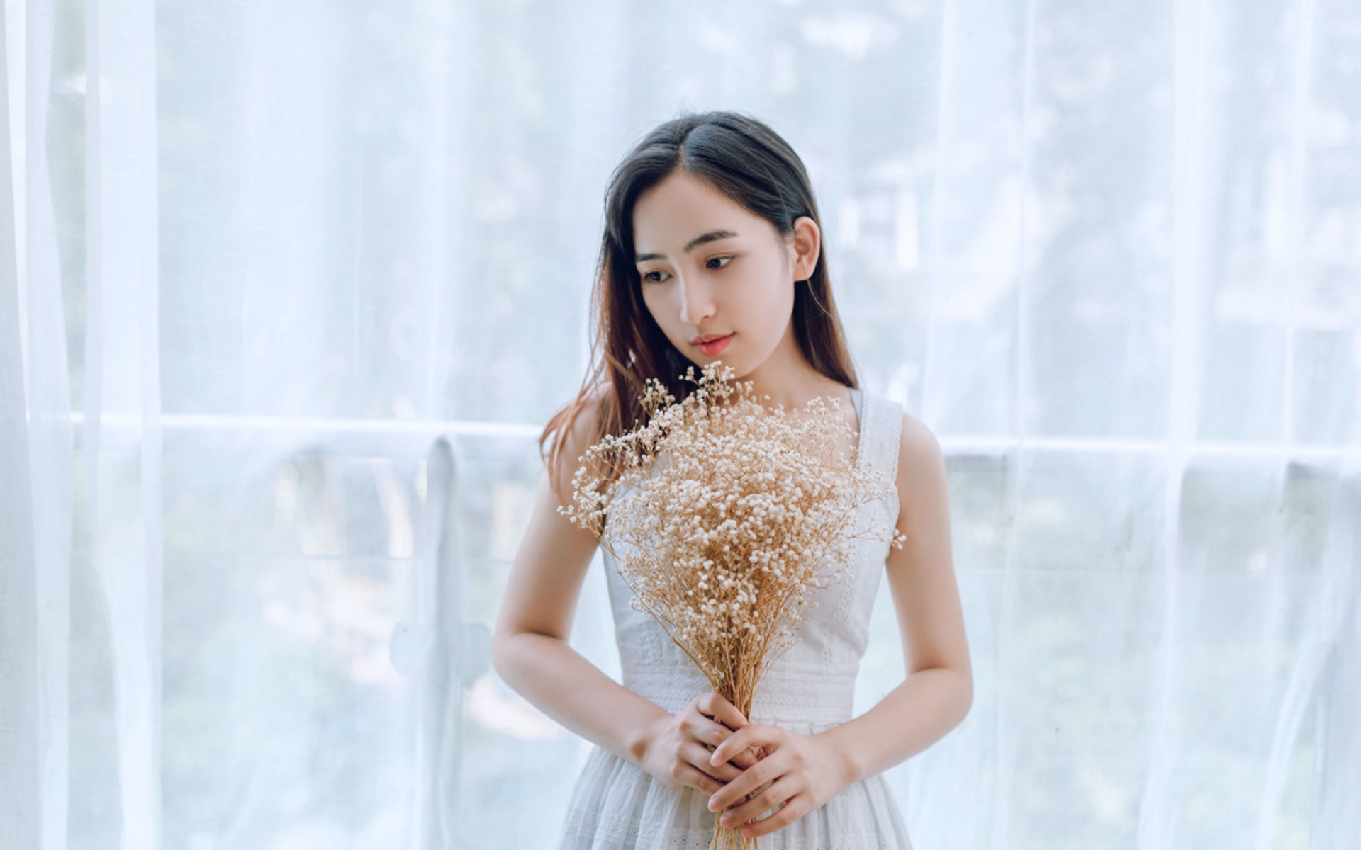 优雅的白裙仙女