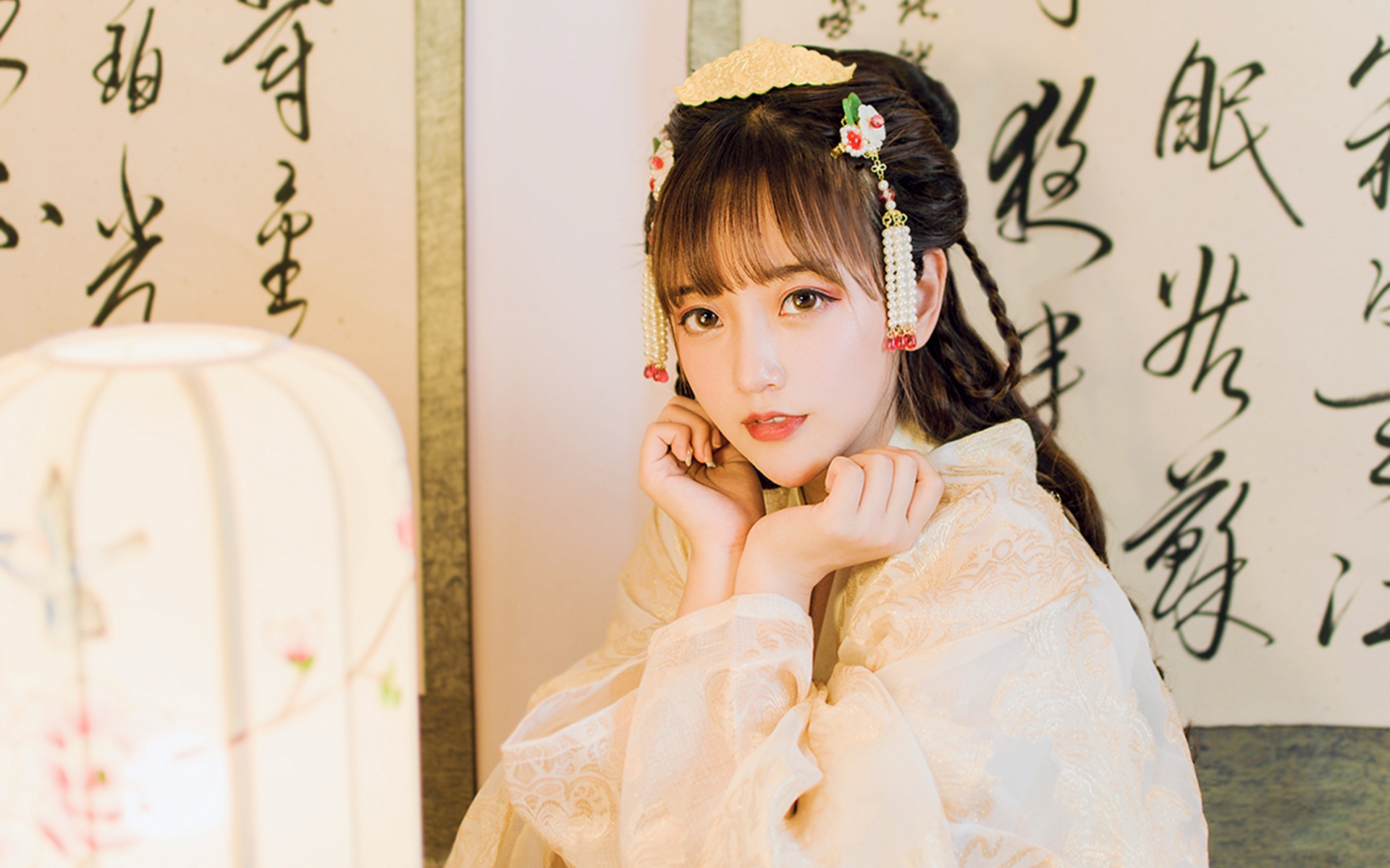 温文尔雅的古装美女