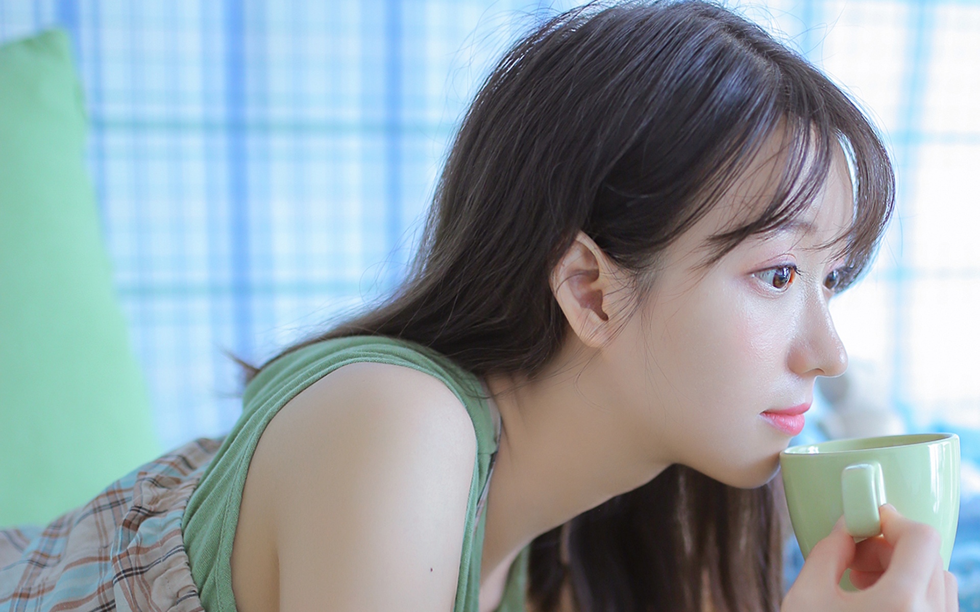 格子吊带裙清新小美女