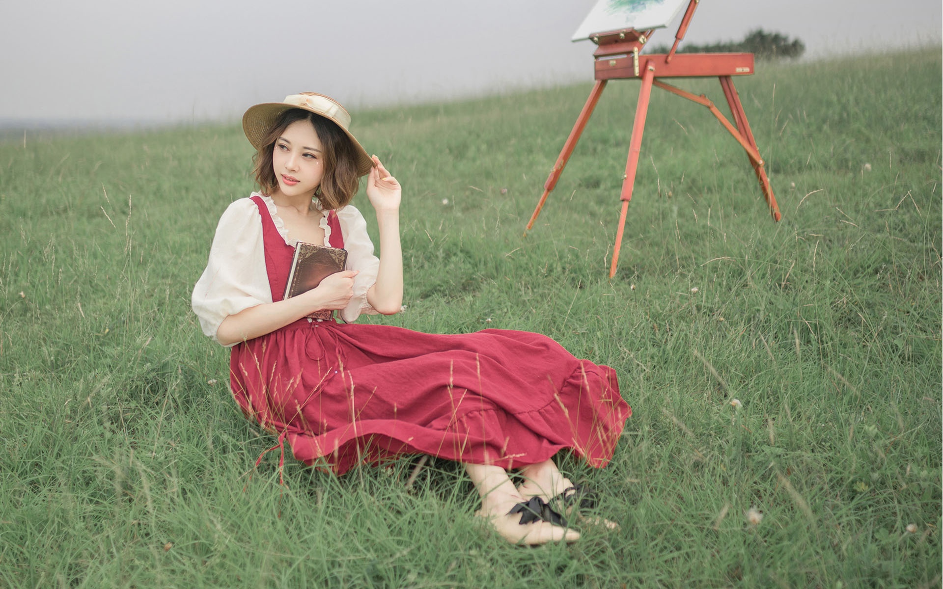 文艺气质美女草原写生