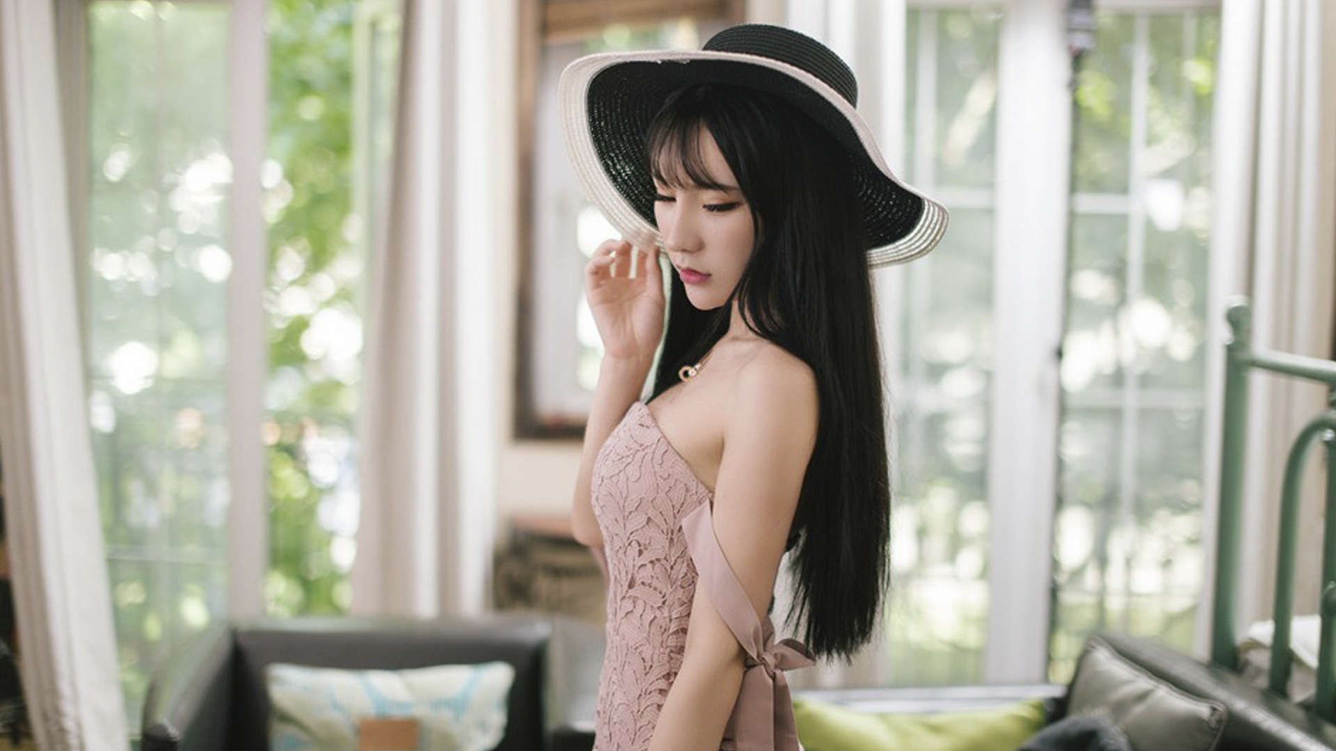 周于希蕾丝裙迷人写真