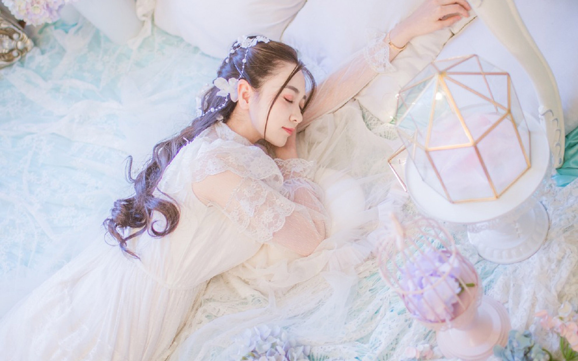 气质美女梦幻蕾丝裙唯美写真