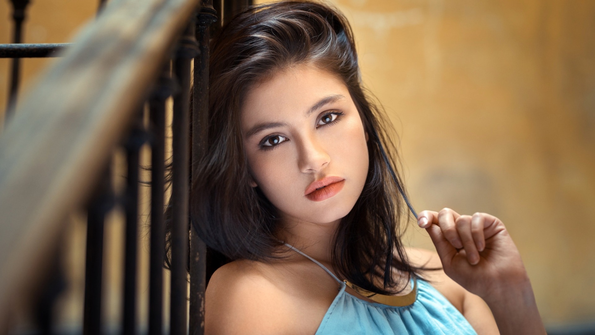 欧美风格迥异美女耀眼写真