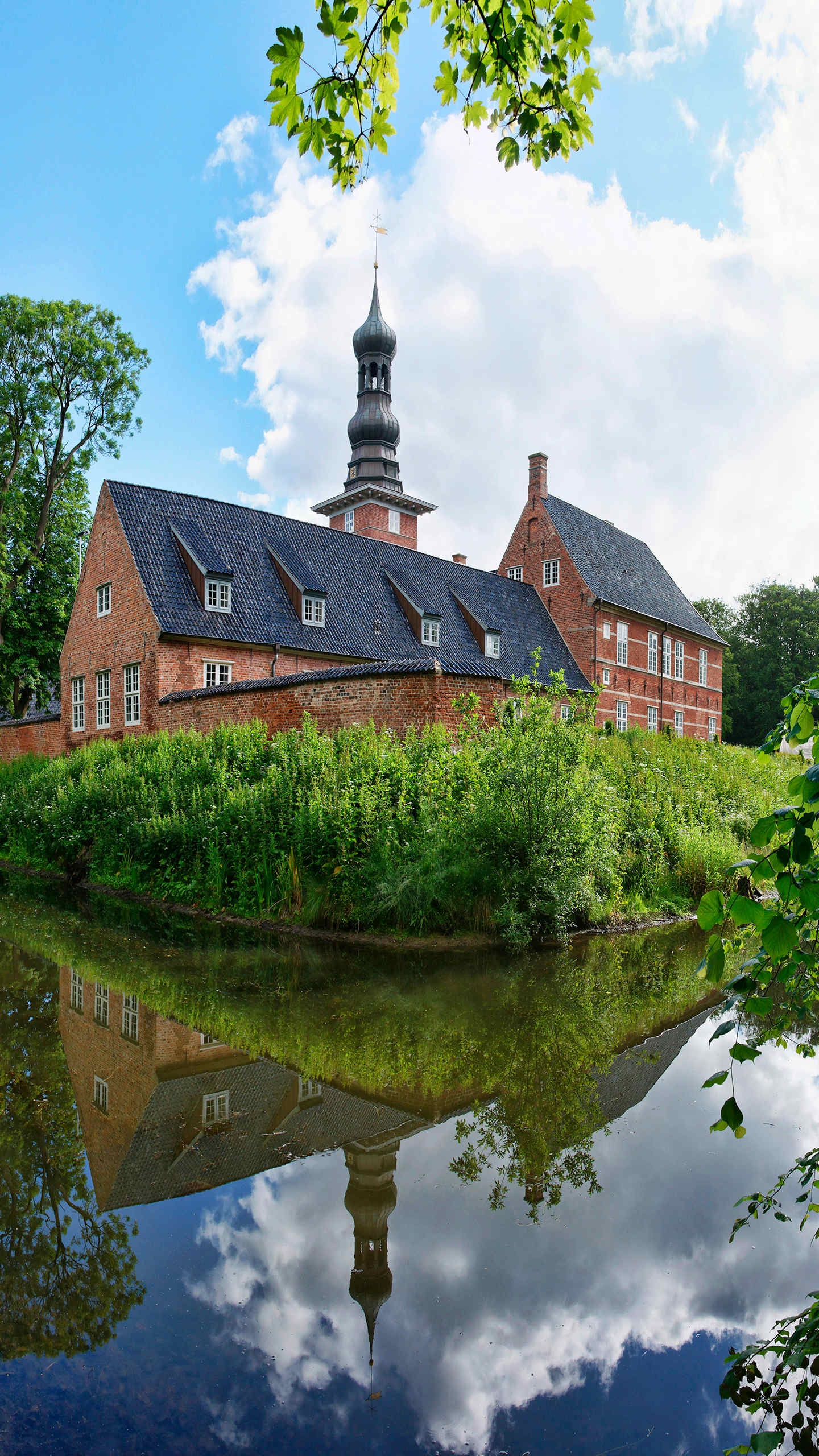 别具特色的小城胡苏姆