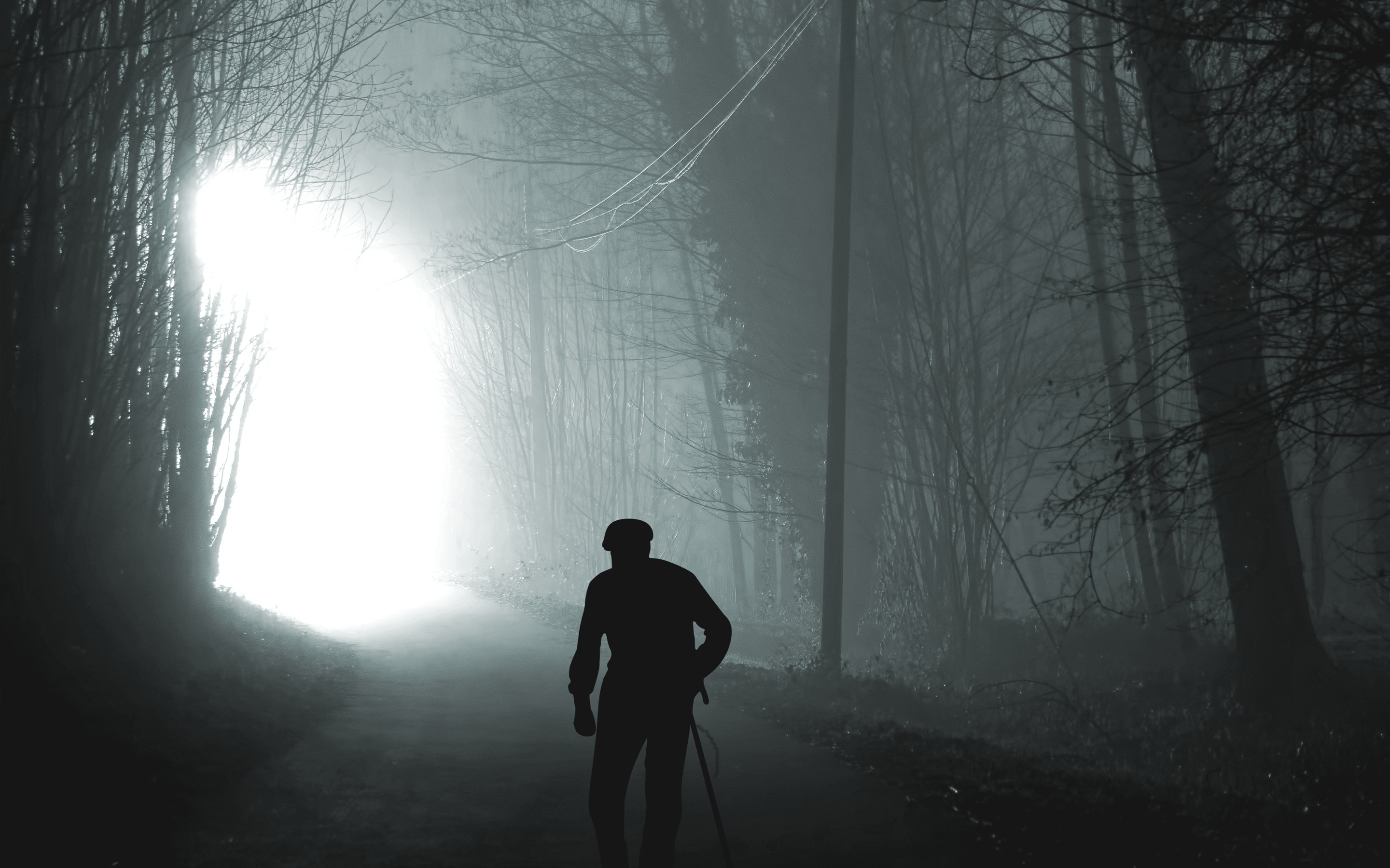 一个孤独沧桑的男人背影