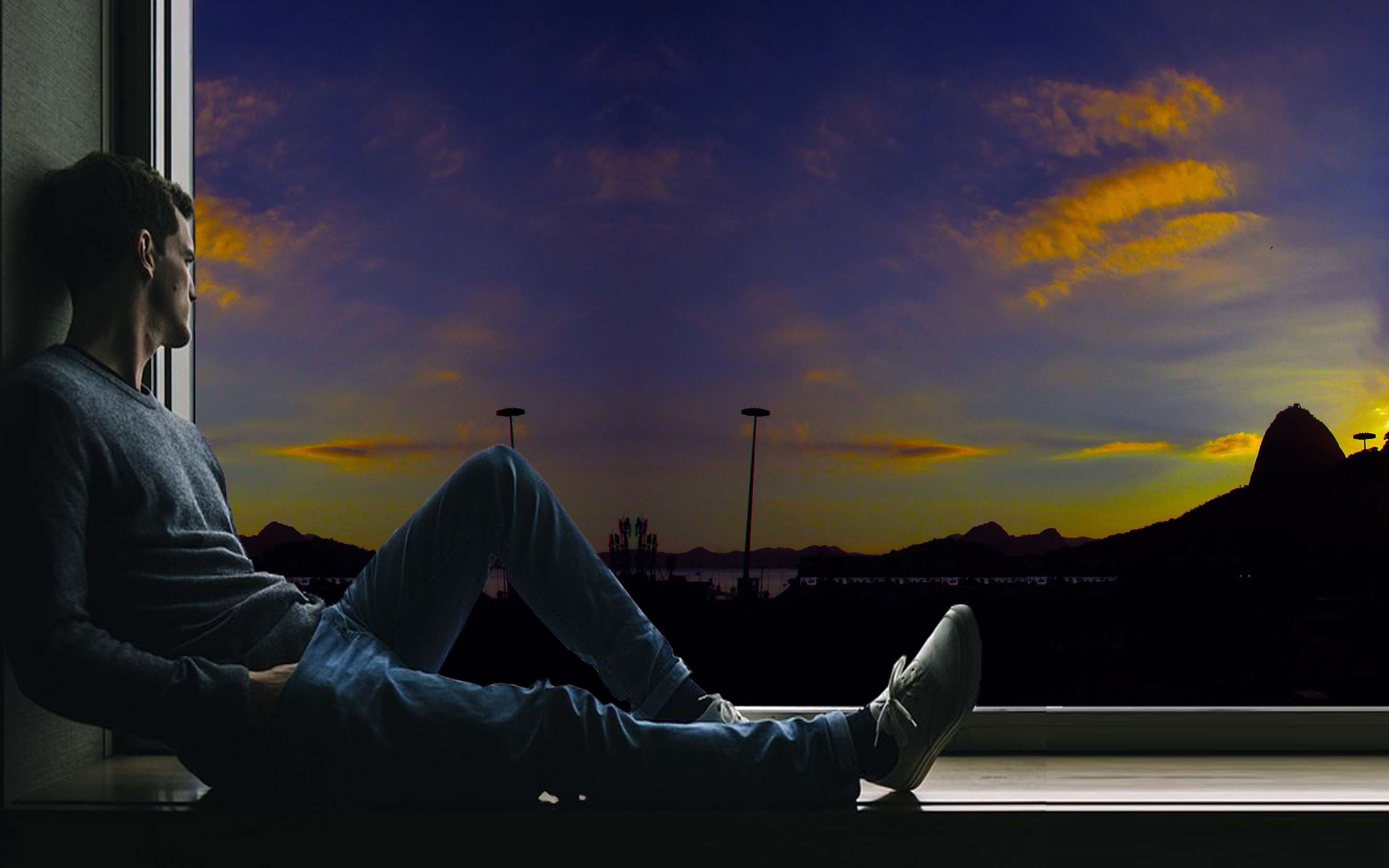 傍晚夕阳下一个男人孤独的背影