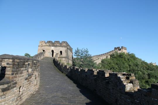 长城像一条矫健的巨龙