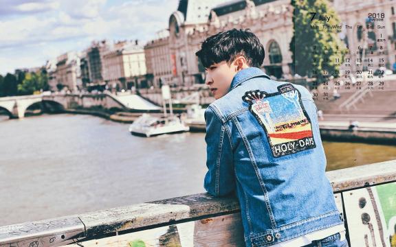 2018年7月张艺兴时尚帅气写真图片日历