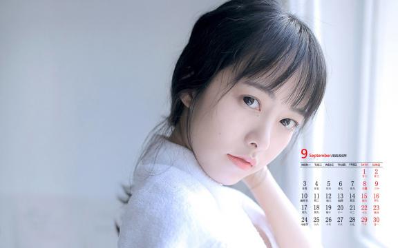 2018年9月白皙少女吊带背心清纯写真日历