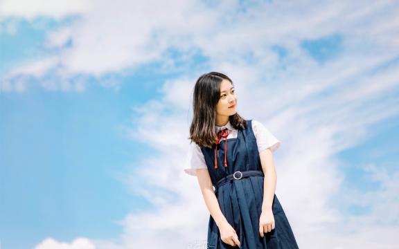 阳光明媚少女小清新户外写真
