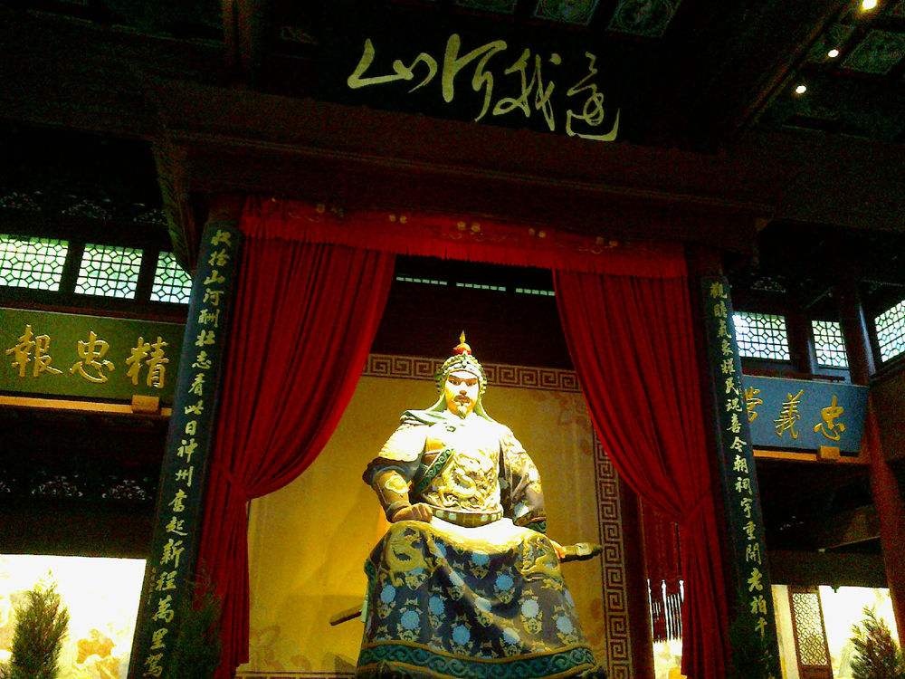 岳墓栖霞是西湖著名景点