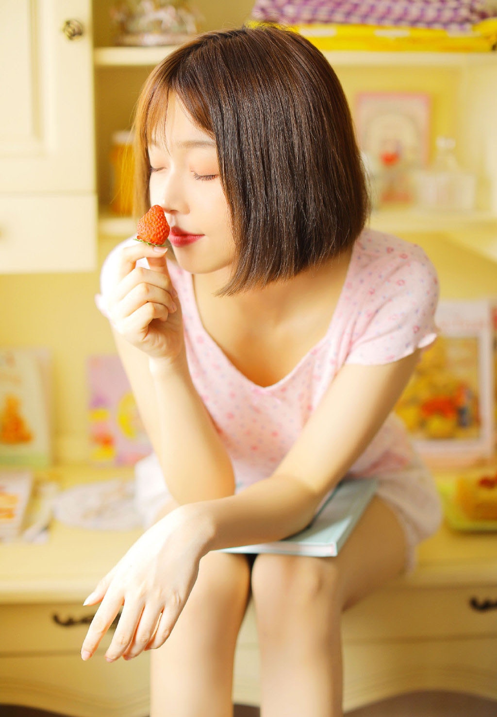 清纯短发居家美女