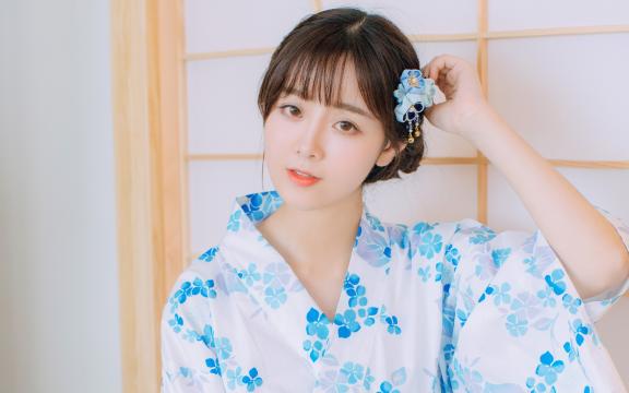 楚楚动人的清秀美女