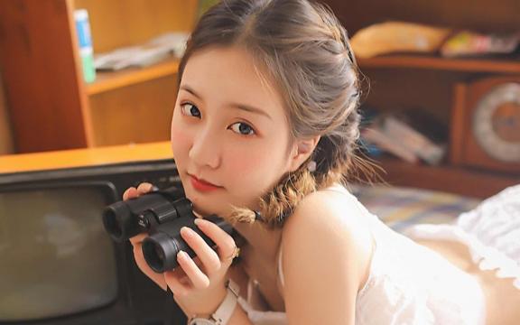 肌肤如雪的少女