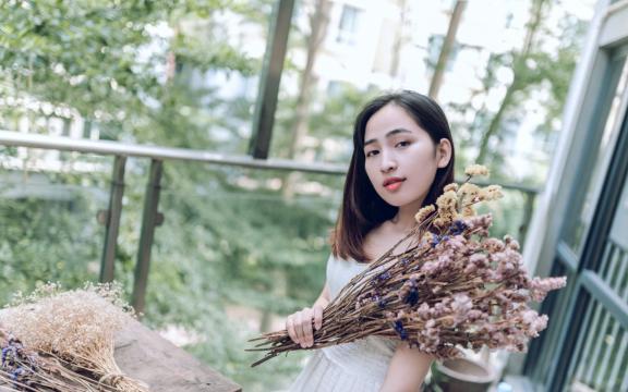 优雅的白裙仙女