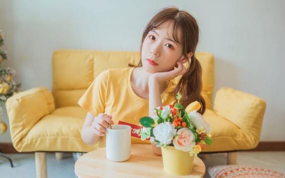 清纯甜美居家小姐姐