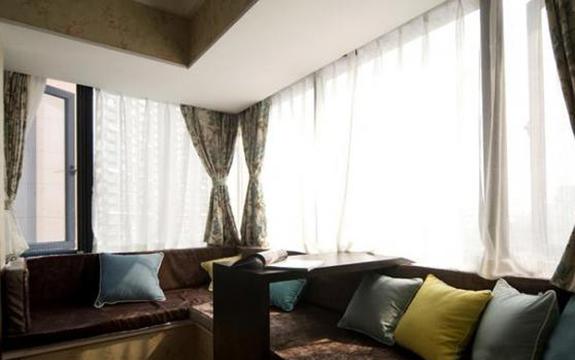 现代浪漫新古典客厅飘窗