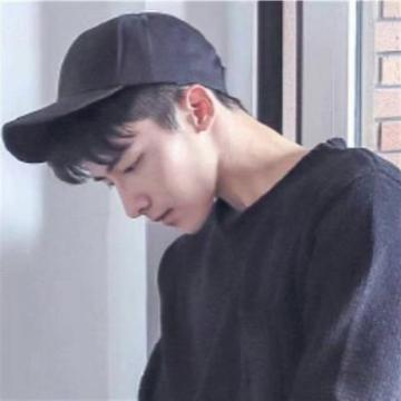 帅气戴帽子的男生