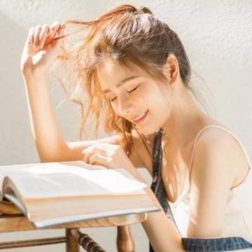 阳光触碰嘴角的弧度