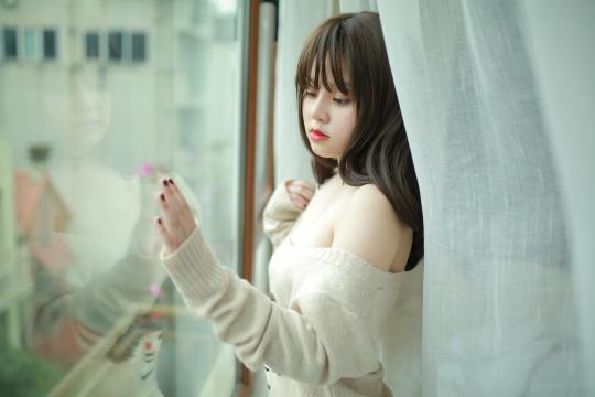 亚洲美女室内侧身写真