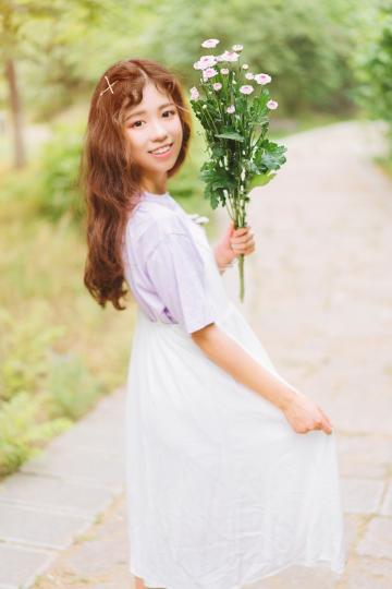 森系的美少女户外写真