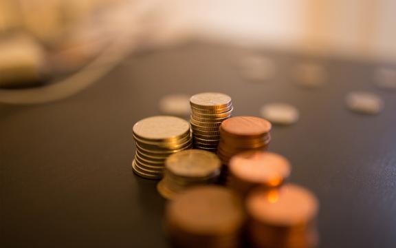 人性经不住金钱的考验