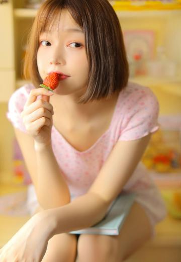 清纯短发居家美女