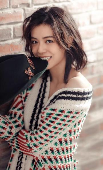 性感时尚的宋芸桦