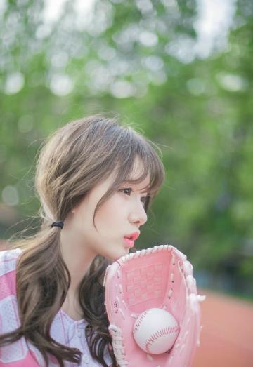 双马尾元气棒球少女甜美写真